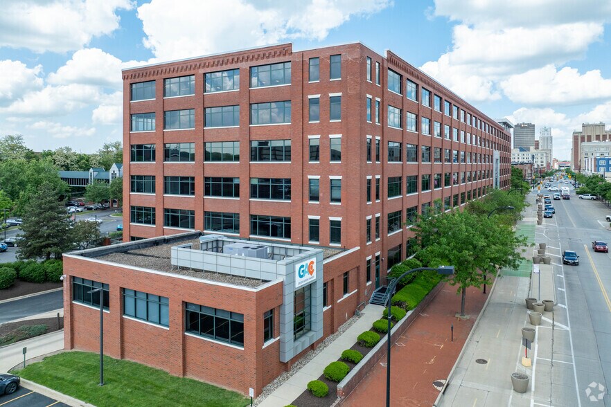 388 S Main St, Akron, OH à louer - Photo de l’immeuble – Image 1 sur 15