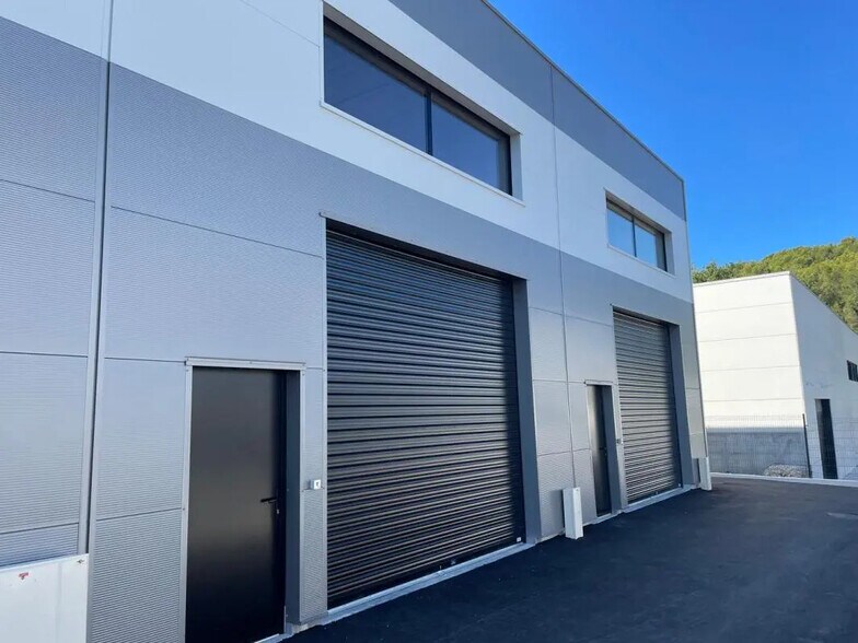 Industriel/Logistique dans Hyères à louer - Photo de l’immeuble – Image 1 sur 1