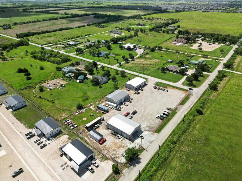 5350 Ganzer Rd W, Krum, TX à vendre - Photo de l’immeuble – Image 2 sur 5