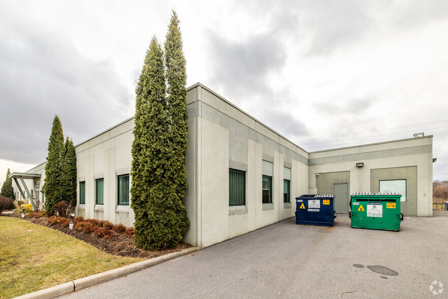 152 Cleopatra Dr, Ottawa, ON à louer - Photo de l’immeuble – Image 2 sur 6