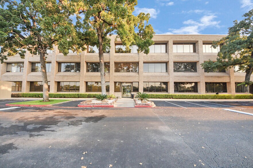 8554 Katy Fwy, Houston, TX à louer - Photo de l’immeuble – Image 3 sur 22