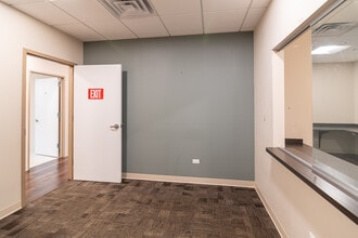 1701 E Woodfield Rd, Schaumburg, IL à louer Photo intérieure– Image 2 sur 11