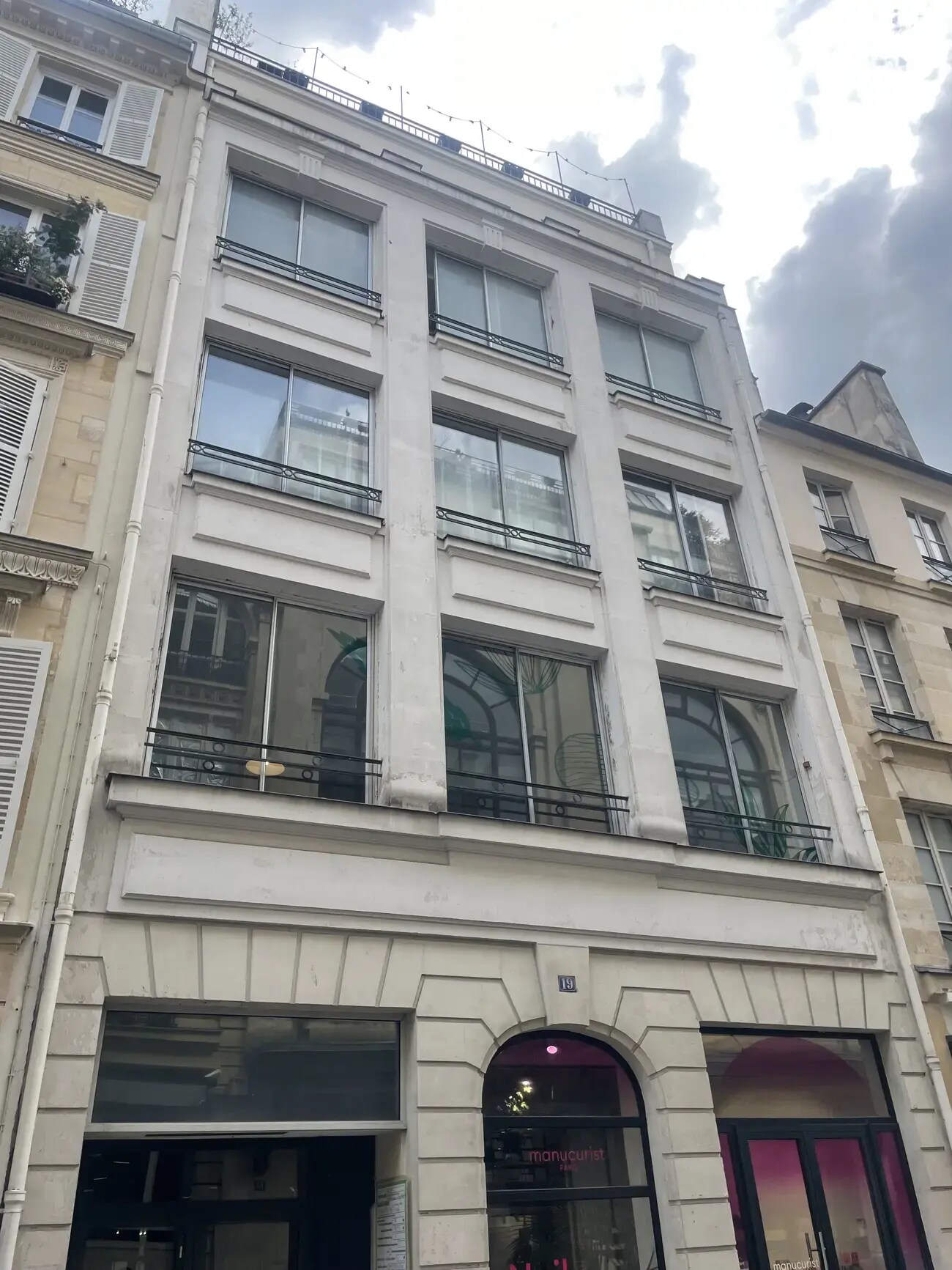 19 Rue D'Enghien, Paris à louer Photo de l’immeuble– Image 1 sur 10