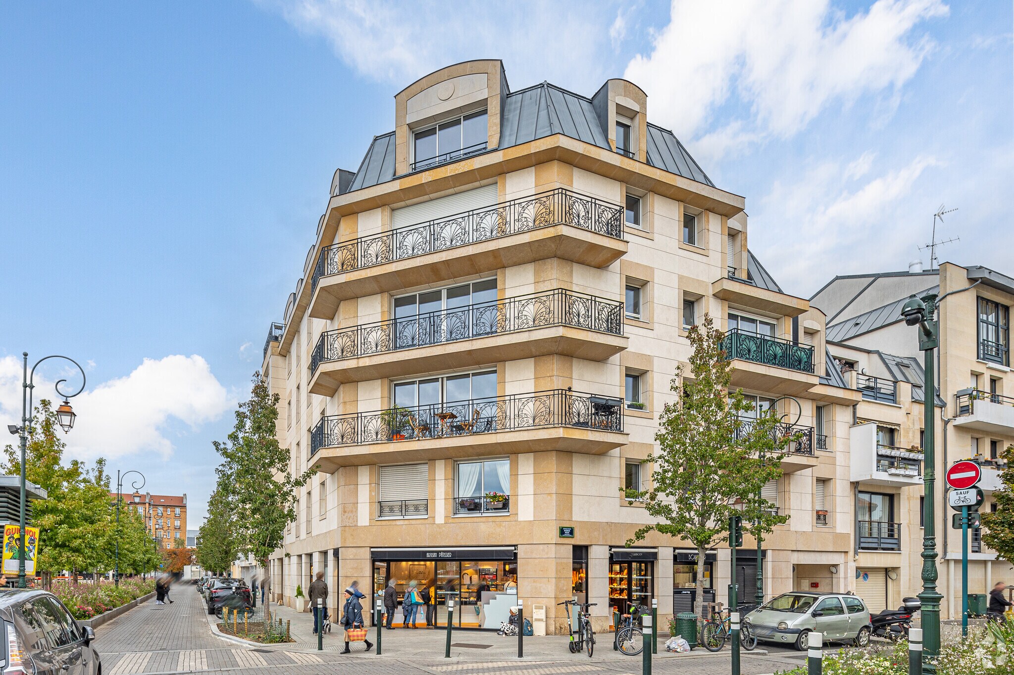 Local commercial dans La Garenne-Colombes à louer Photo principale– Image 1 sur 3