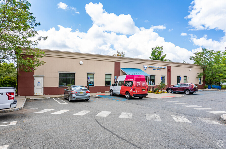 677 Route 46, Kenvil, NJ à louer - Photo de l’immeuble – Image 1 sur 5