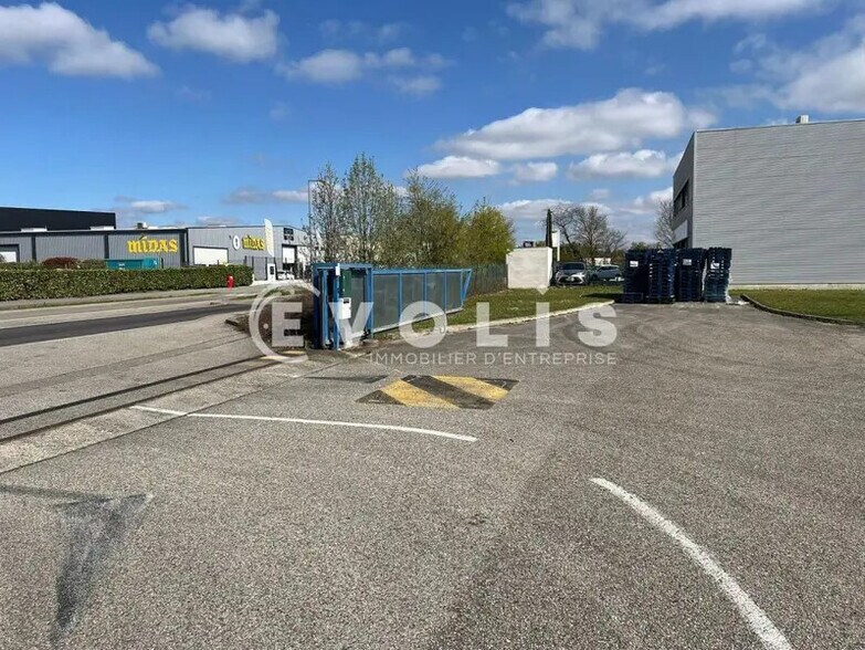42 Rue De L'Avenir, Genas à louer - Photo de l’immeuble – Image 2 sur 9