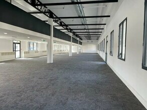 Local d’activités dans Vénissieux à louer Photo intérieure– Image 1 sur 24