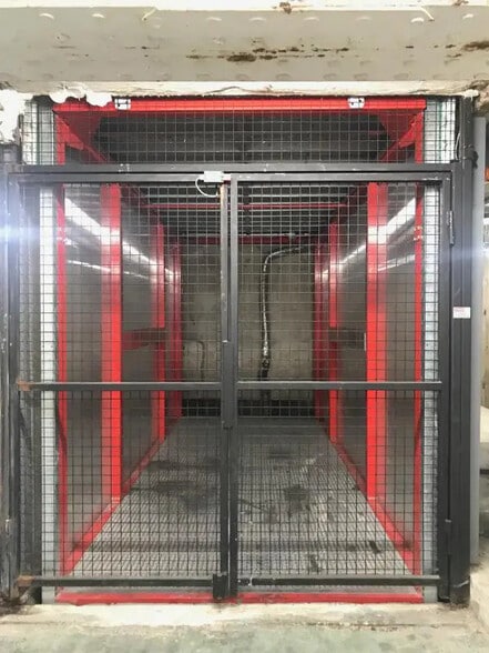 Avenue Carnot, Paris à louer - Photo de l’immeuble – Image 2 sur 11