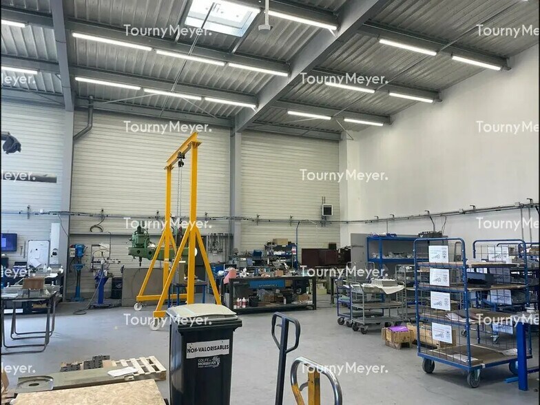 Local d’activités dans Plescop à louer - Photo de l’immeuble – Image 3 sur 3