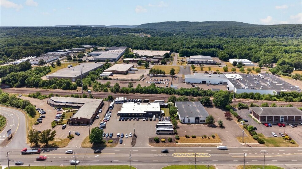575 Washington Ave, North Haven, CT à louer - Photo de l’immeuble – Image 3 sur 7