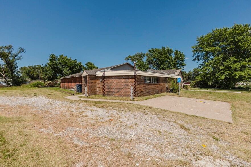 1610 W 6th Ave, El Dorado, KS à vendre - Photo de l’immeuble – Image 3 sur 134