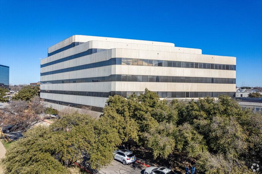 8200 Brookriver Dr, Dallas, TX à louer - Photo de l’immeuble – Image 2 sur 33