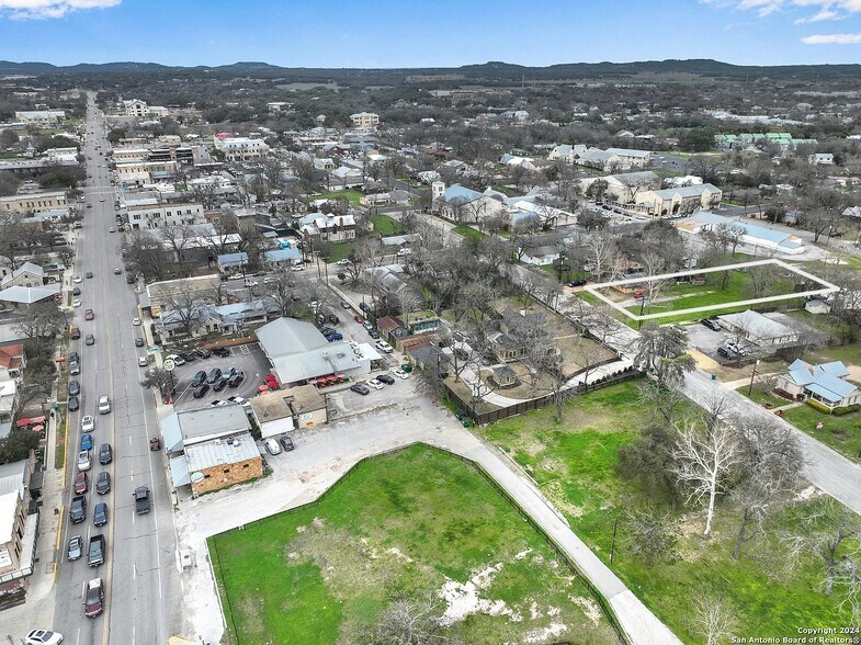 115 Pecan st, Boerne, TX à vendre - Photo de l’immeuble – Image 2 sur 2