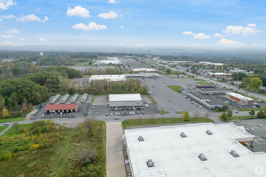 249 Wallins Corners Rd, Amsterdam, NY à vendre - Aérien – Image 1 sur 7