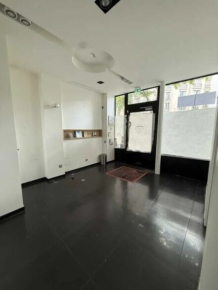 Local commercial dans Paris à louer - Photo de l’immeuble – Image 1 sur 5