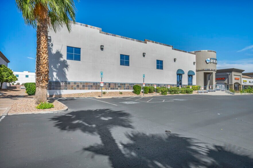 159 N Gibson Rd, Henderson, NV à vendre - Photo de l’immeuble – Image 3 sur 32