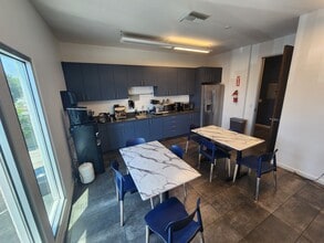 6319 Colfax Ave, North Hollywood, CA à louer Photo intérieure– Image 2 sur 3