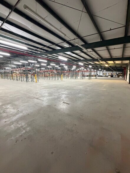 1301 East Ave, Carrizo Springs, TX à louer - Photo de l’immeuble – Image 3 sur 41