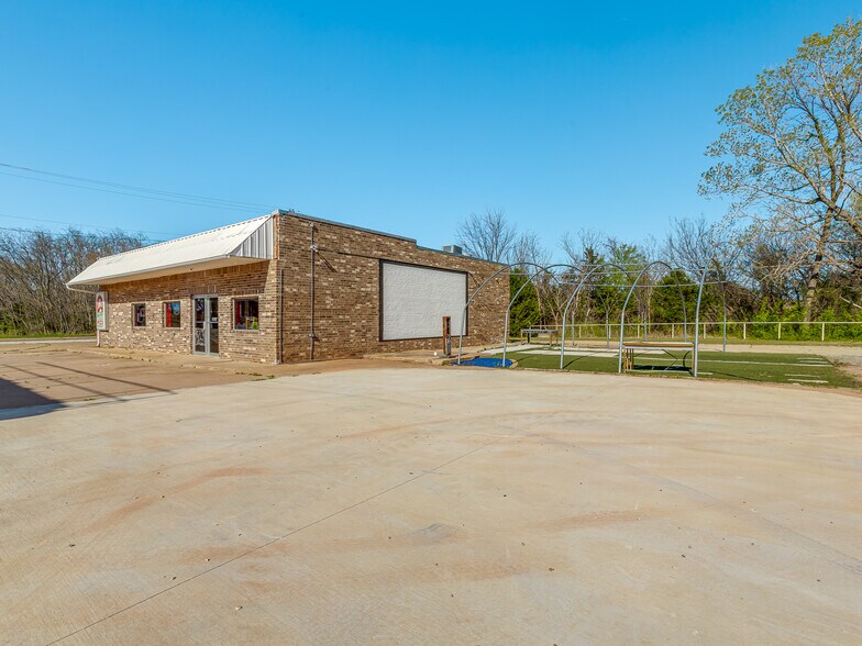 1221 N 8th Ave, Stroud, OK à vendre - Photo de l’immeuble – Image 3 sur 31