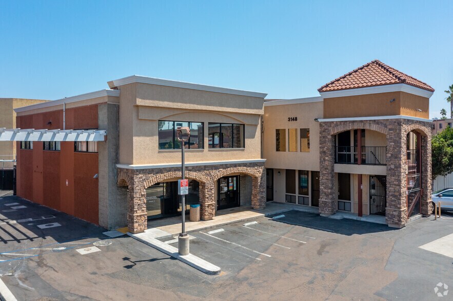 3166 Midway Dr, San Diego, CA à louer - Photo principale – Image 1 sur 10