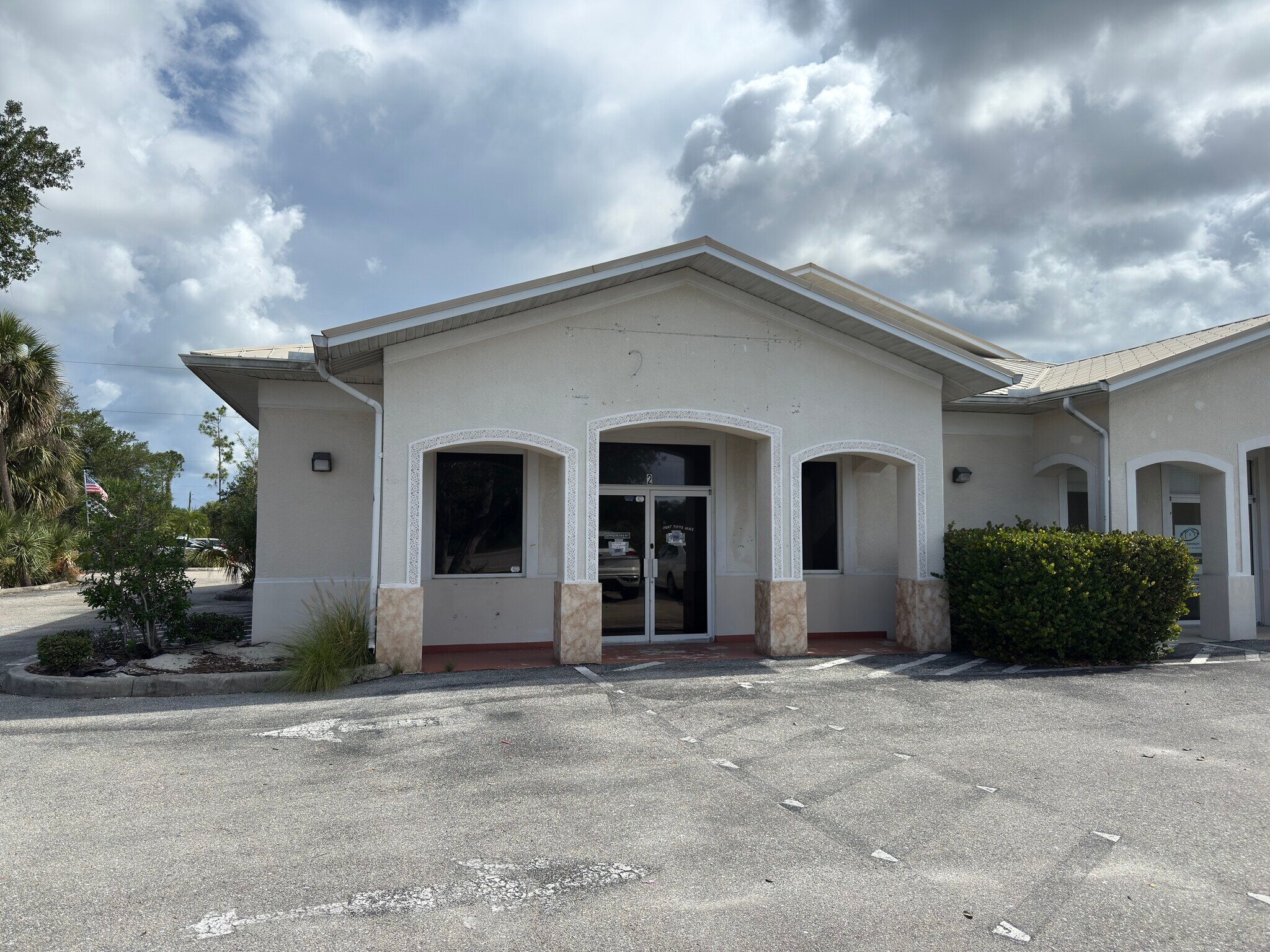 750 Tamiami Trl, Port Charlotte, FL à louer Photo de l’immeuble– Image 1 sur 7
