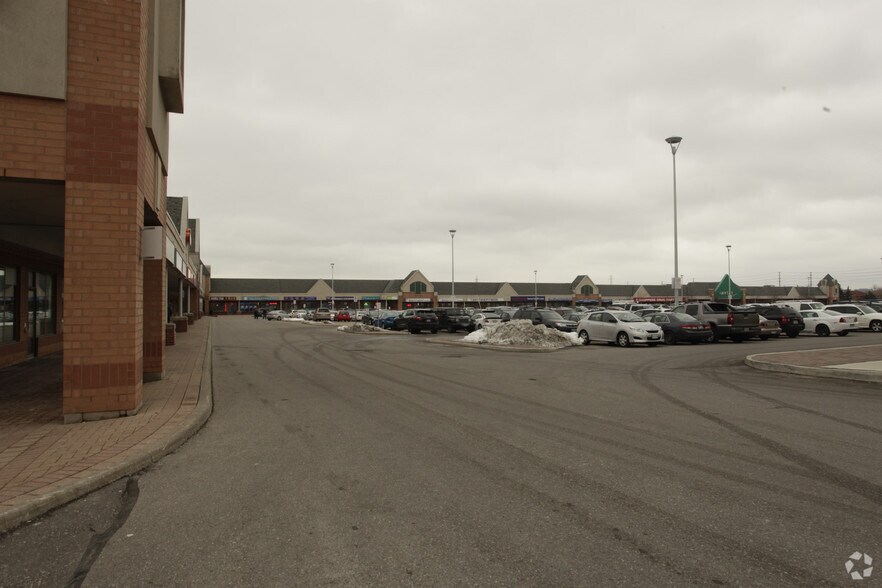 9255 Woodbine Ave, Markham, ON à louer - Photo de l’immeuble – Image 2 sur 7