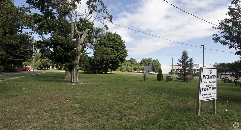 615 Middle Country Rd, Selden, NY à vendre - Photo principale – Image 1 sur 2