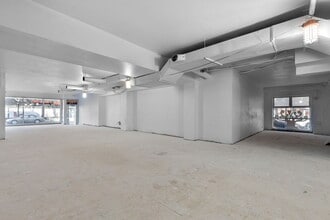 230 Rue Beaubien E, Montréal, QC à louer Photo de l’immeuble– Image 2 sur 12