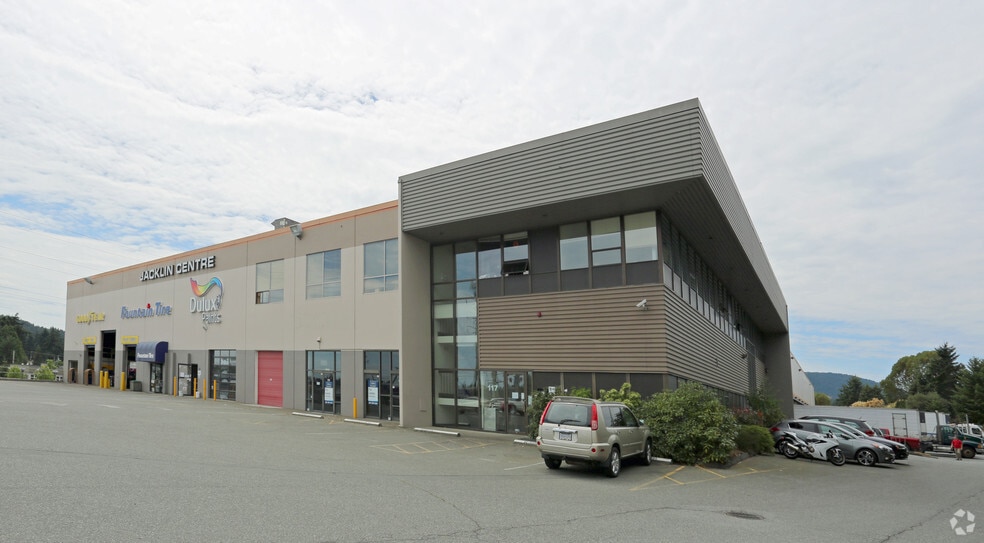 2924 Jacklin Rd, Langford, BC à louer - Photo principale – Image 1 sur 6