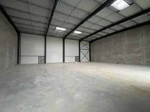 Local commercial dans BRETTEVILLE-SUR-ODON à louer - Photo de l’immeuble – Image 3 sur 5