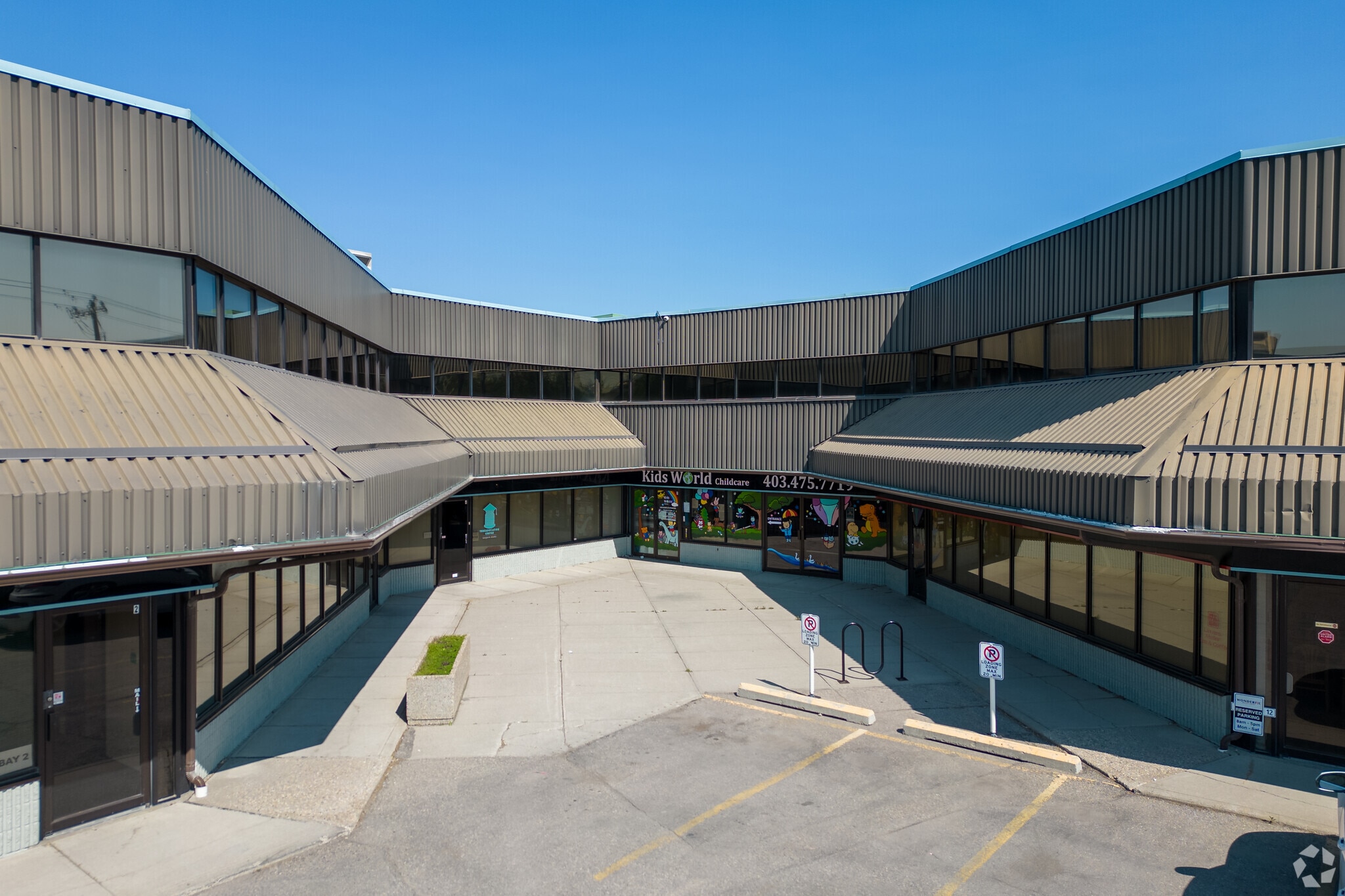 2915 19th St NE, Calgary, AB à louer Photo principale– Image 1 sur 10