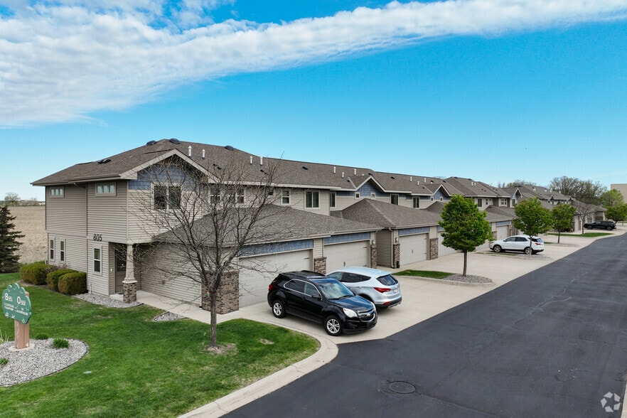 725 Roberts Rd, Sartell, MN à vendre - Photo principale – Image 1 sur 25