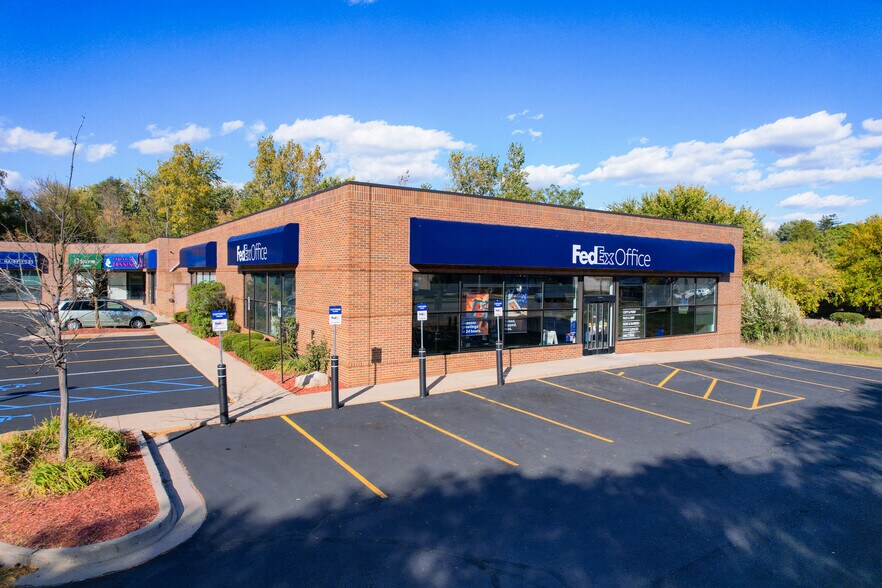 6240-6258 W Saginaw Hwy, Lansing, MI à vendre - Photo de l’immeuble – Image 3 sur 9