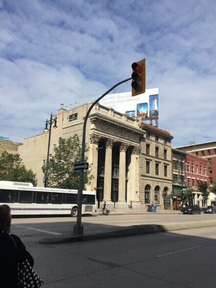 450-456 Main St, Winnipeg, MB à louer - Photo de l’immeuble – Image 1 sur 1