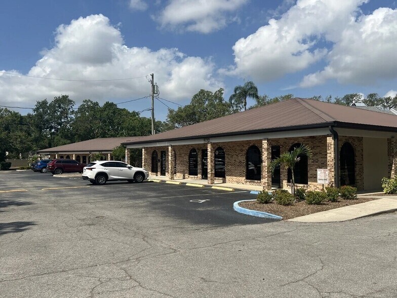 9720 N Armenia Ave, Tampa, FL à vendre - Photo de l’immeuble – Image 3 sur 4