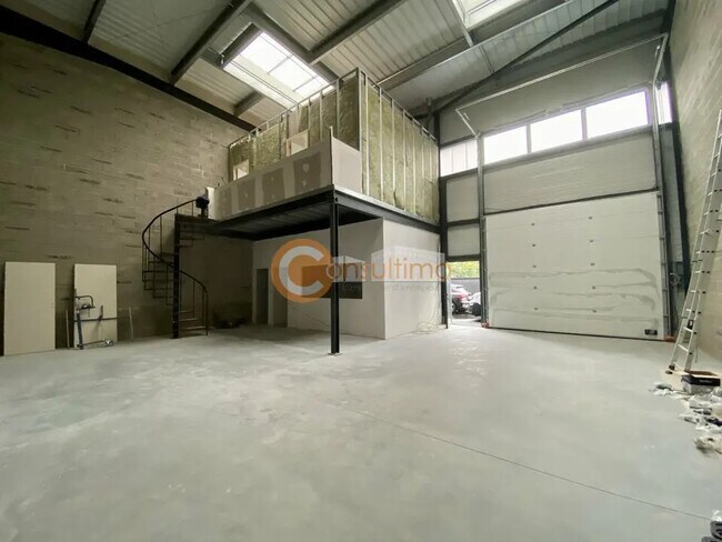 Plus de détails pour Local d'activités à louer