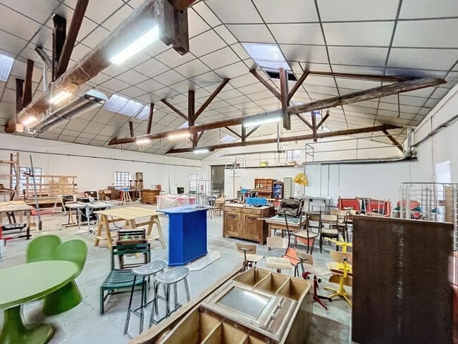 Plus de détails pour 21 Rue Gambetta, Fontaines-sur-Saône - Bureau, Local d'activités à louer