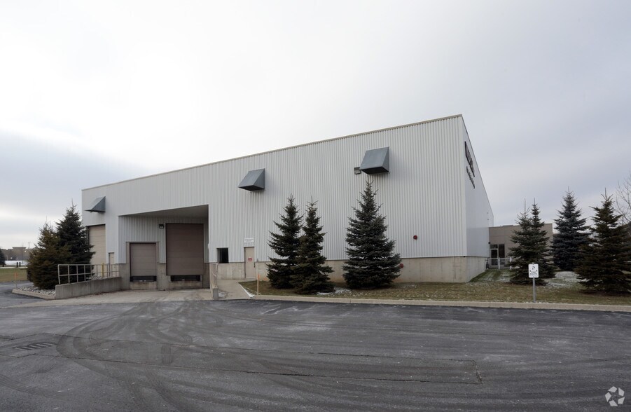 215 Toman Dr, Waterloo, ON à louer - Photo de l’immeuble – Image 2 sur 2