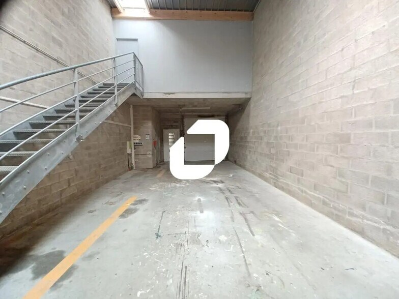 Local d’activités dans Ozoir-la-Ferrière à louer - Photo intérieure – Image 1 sur 10