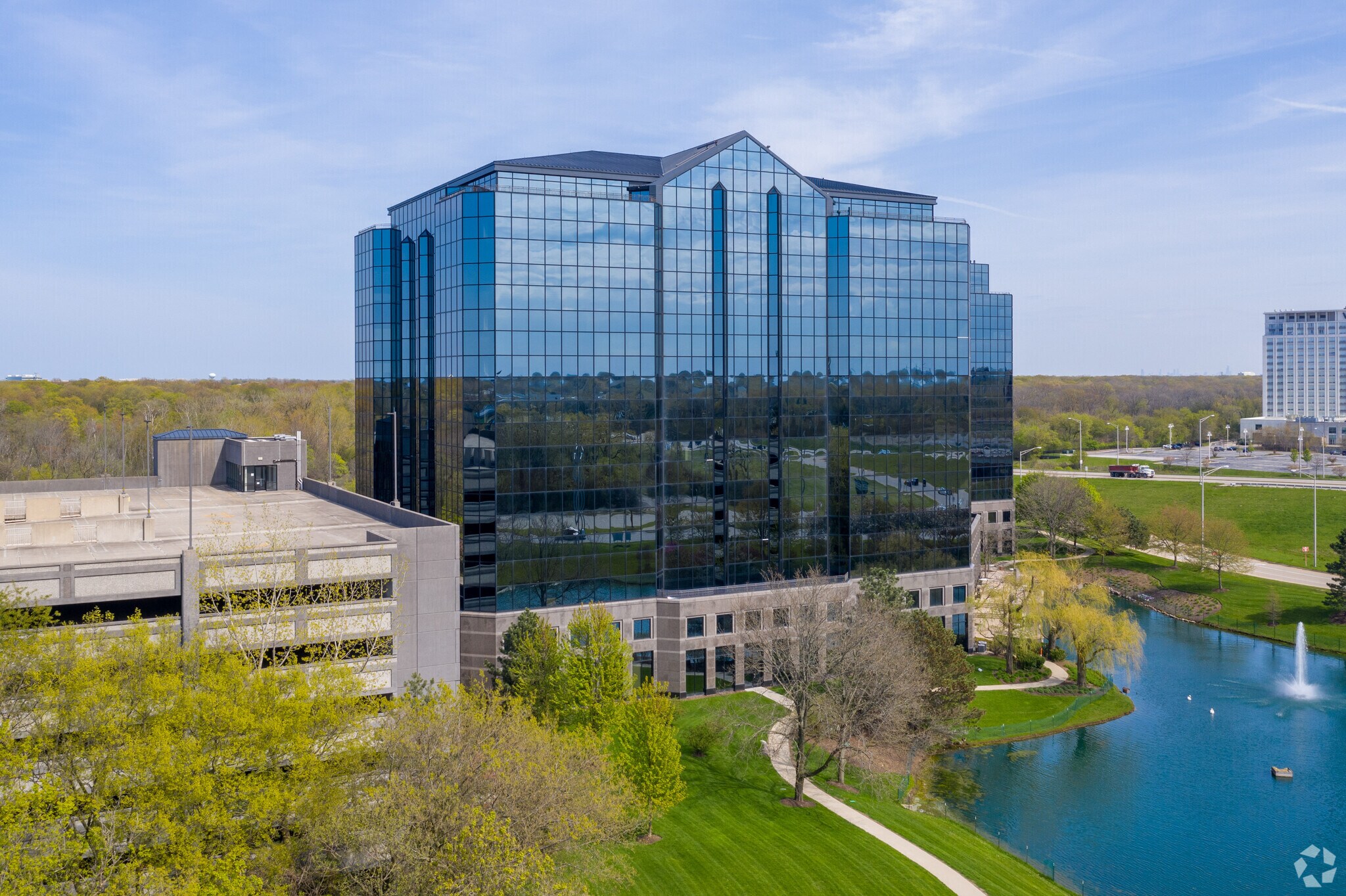 2100 E Lake Cook Rd, Buffalo Grove, IL à louer Photo de l’immeuble– Image 1 sur 17