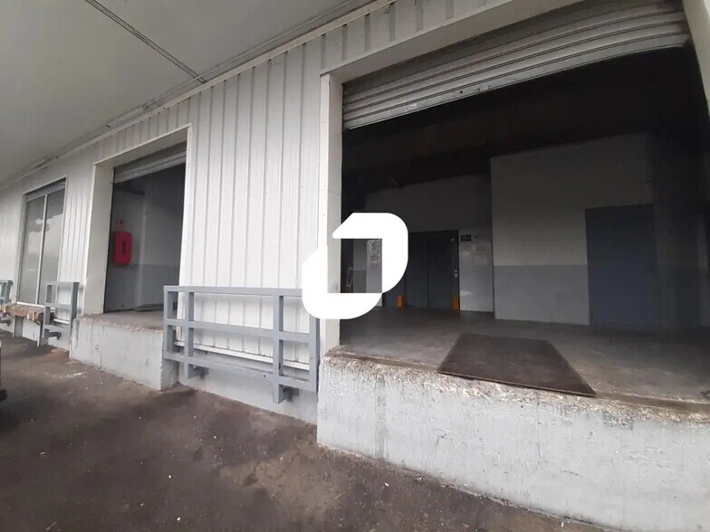 Local d’activités dans Rosny-sous-Bois à louer - Photo de l’immeuble – Image 3 sur 9