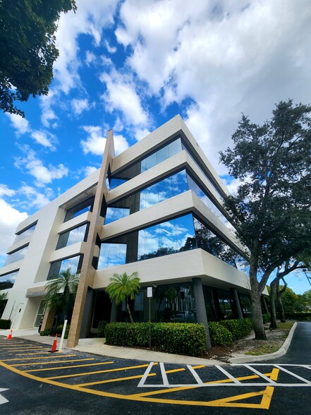 3511 W Commercial Blvd, Fort Lauderdale, FL à louer - Photo de l’immeuble – Image 1 sur 12