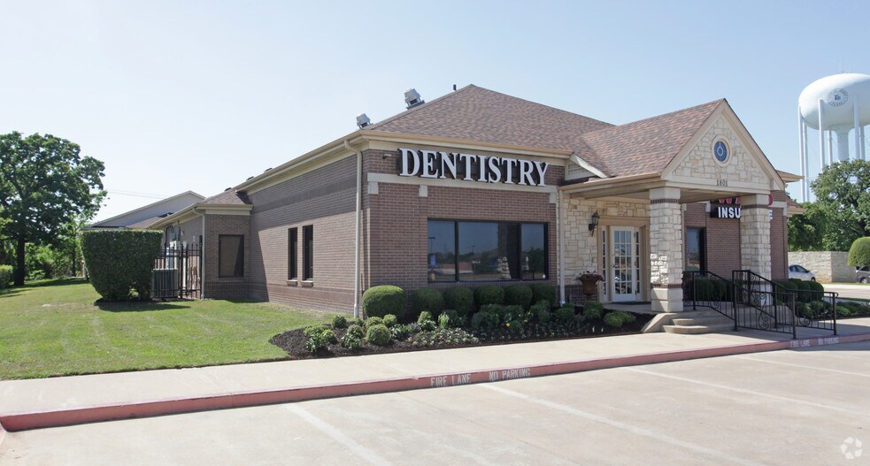 1801 Precinct Line Rd, Hurst, TX à louer - Photo de l’immeuble – Image 3 sur 27