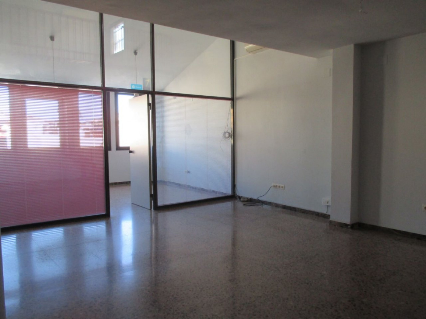Bureau dans Vilafranca del Penedès, Barcelona à louer Plan d’étage– Image 1 sur 12