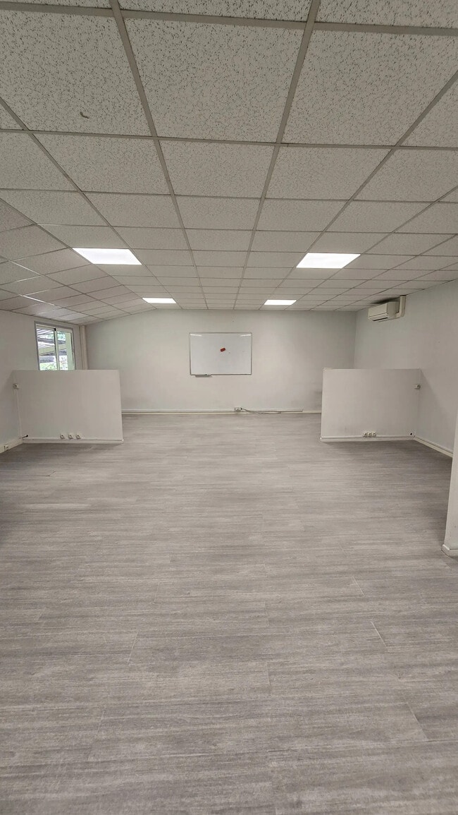 Plus de détails pour 118 Avenue Du Maréchal De Lattre De Tassigny, Fontenay-sous-Bois - Bureau à louer