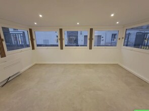 Bureau dans La Garenne-Colombes à louer Photo intérieure– Image 2 sur 4