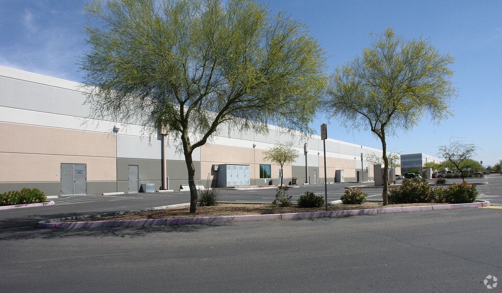 2501 W Grandview Rd, Phoenix, AZ à louer - Photo de l’immeuble – Image 3 sur 6