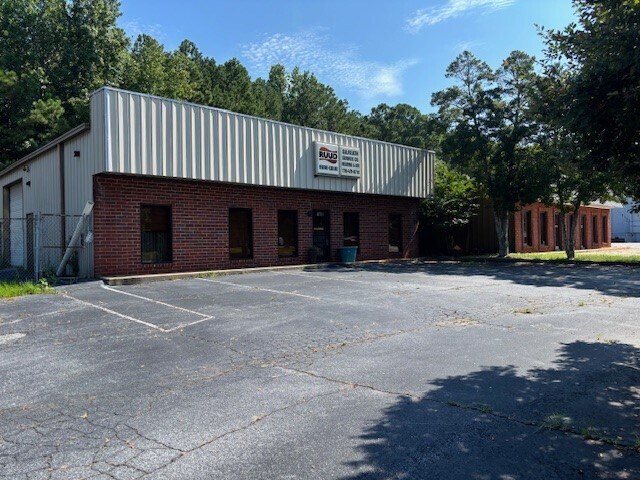 1512 Commercial Ct, Jonesboro, GA à vendre - Photo de l’immeuble – Image 2 sur 19