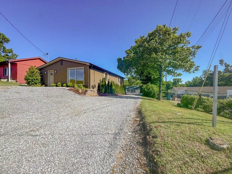 709 Hart Ln, Nashville, TN à louer - Photo de l’immeuble – Image 3 sur 12