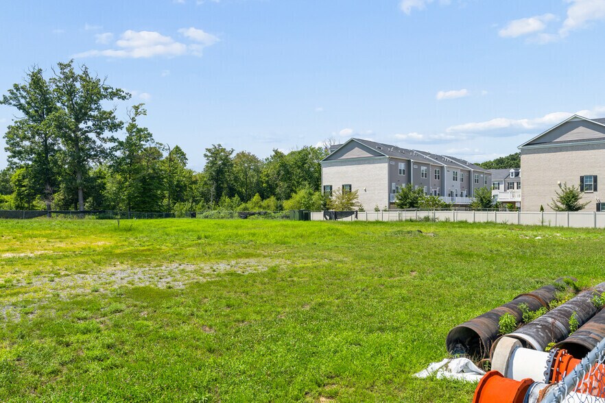 6151 Allentown Rd, Camp Springs, MD à vendre - Photo de l’immeuble – Image 2 sur 8